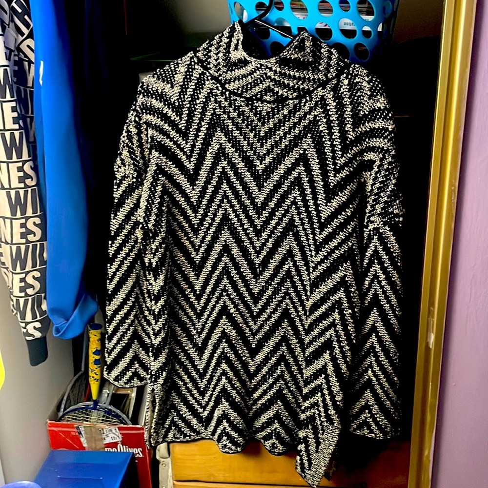 This Joan Vass  sweater is in wicked condition is a size M.